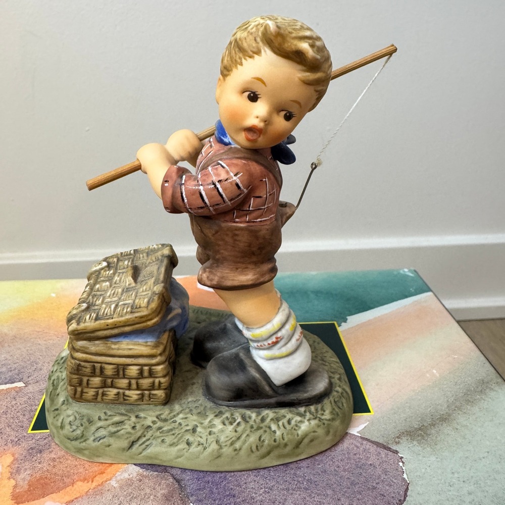 Goebel Berta Hummel Fishing for Trouble BH118 Boy Figurine 1999 with Box Vintage
